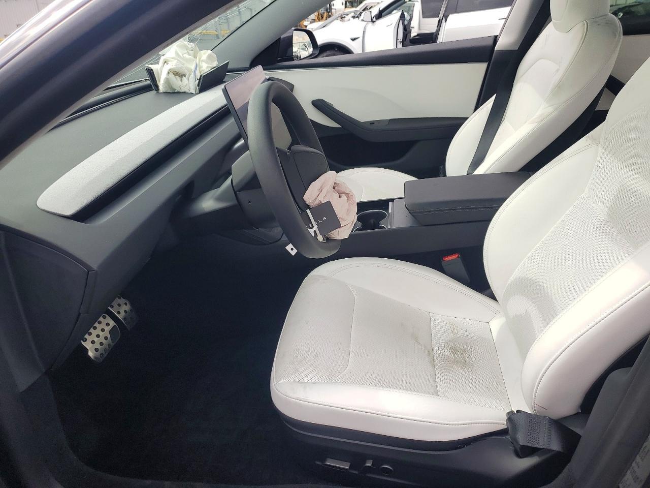 2024 Tesla Model 3 - Image 7