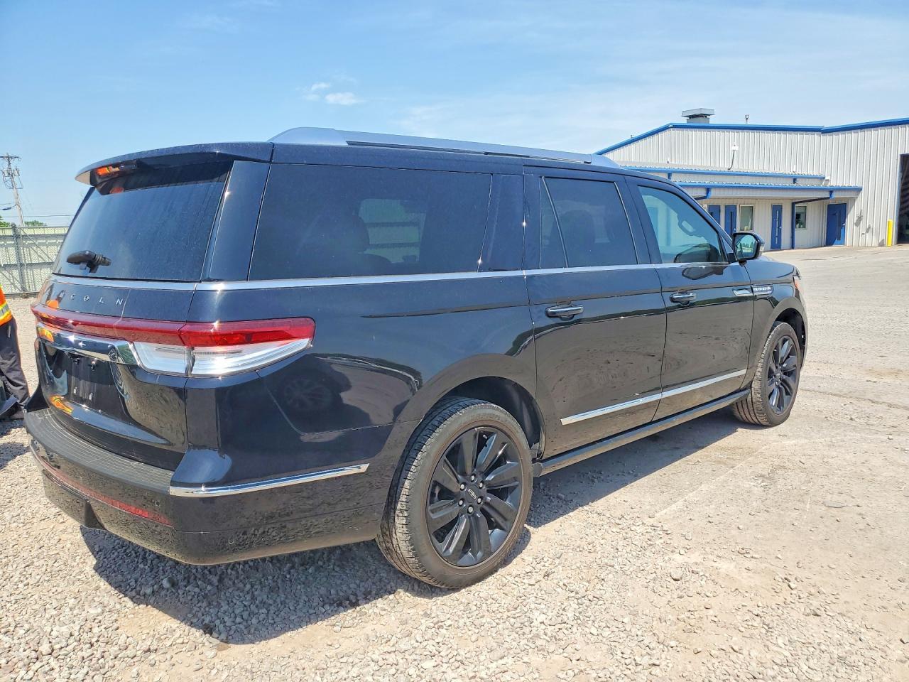 2024 Lincoln Navigator L Reserve - Image 3