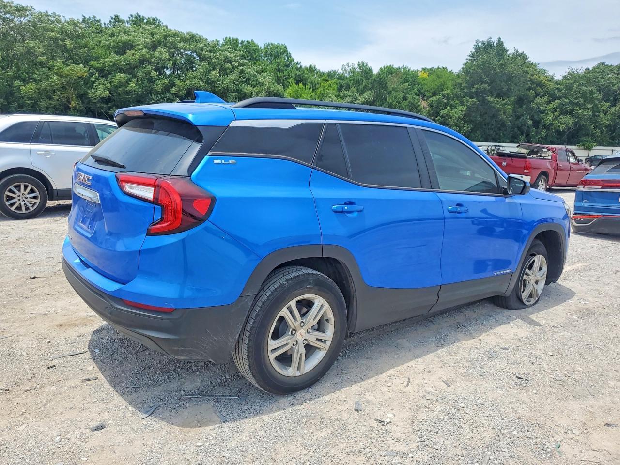 2024 GMC Terrain Sle - Image 3