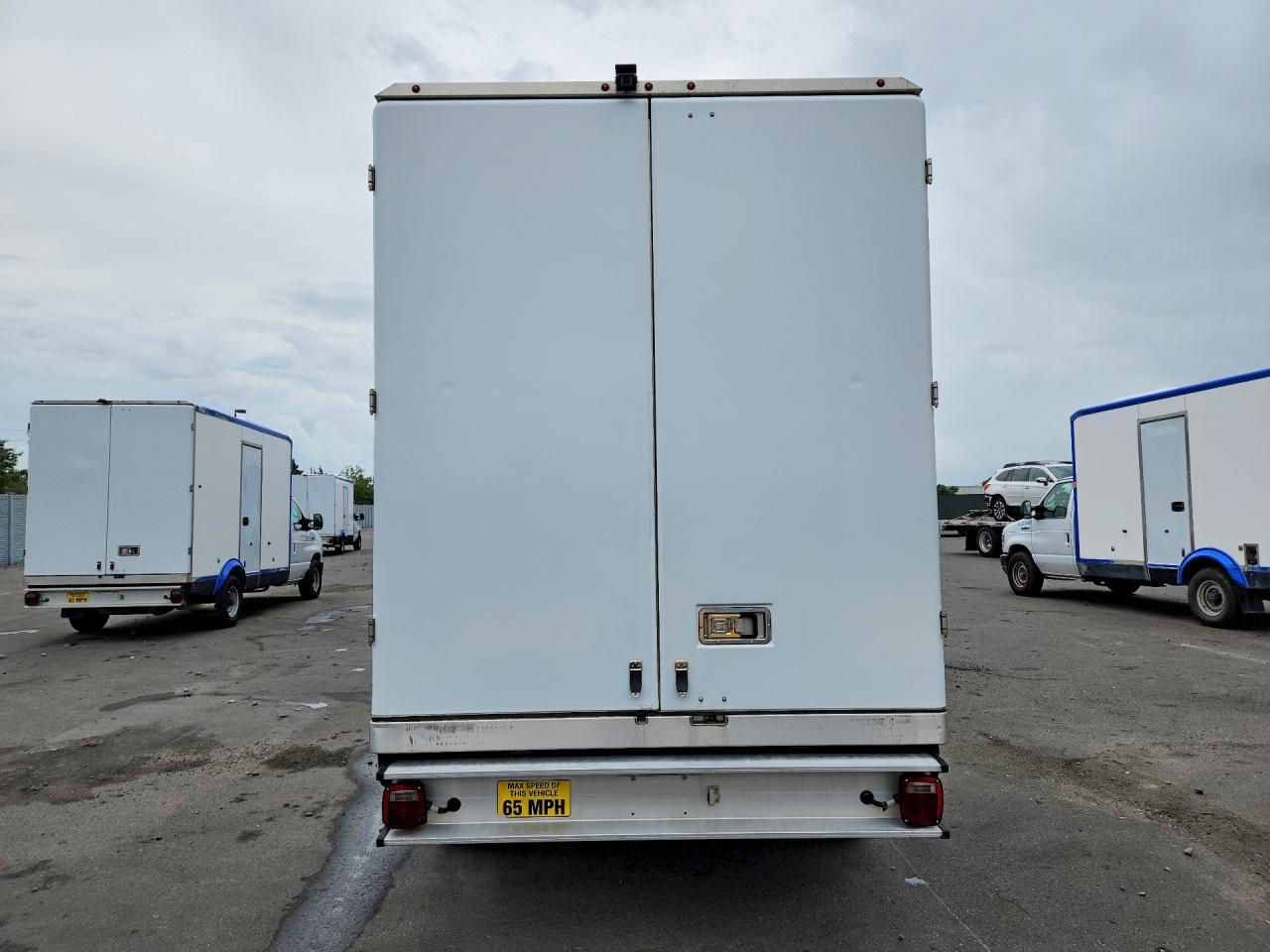2023 Ford E350 - Refrigerated Box Truck - Image 6