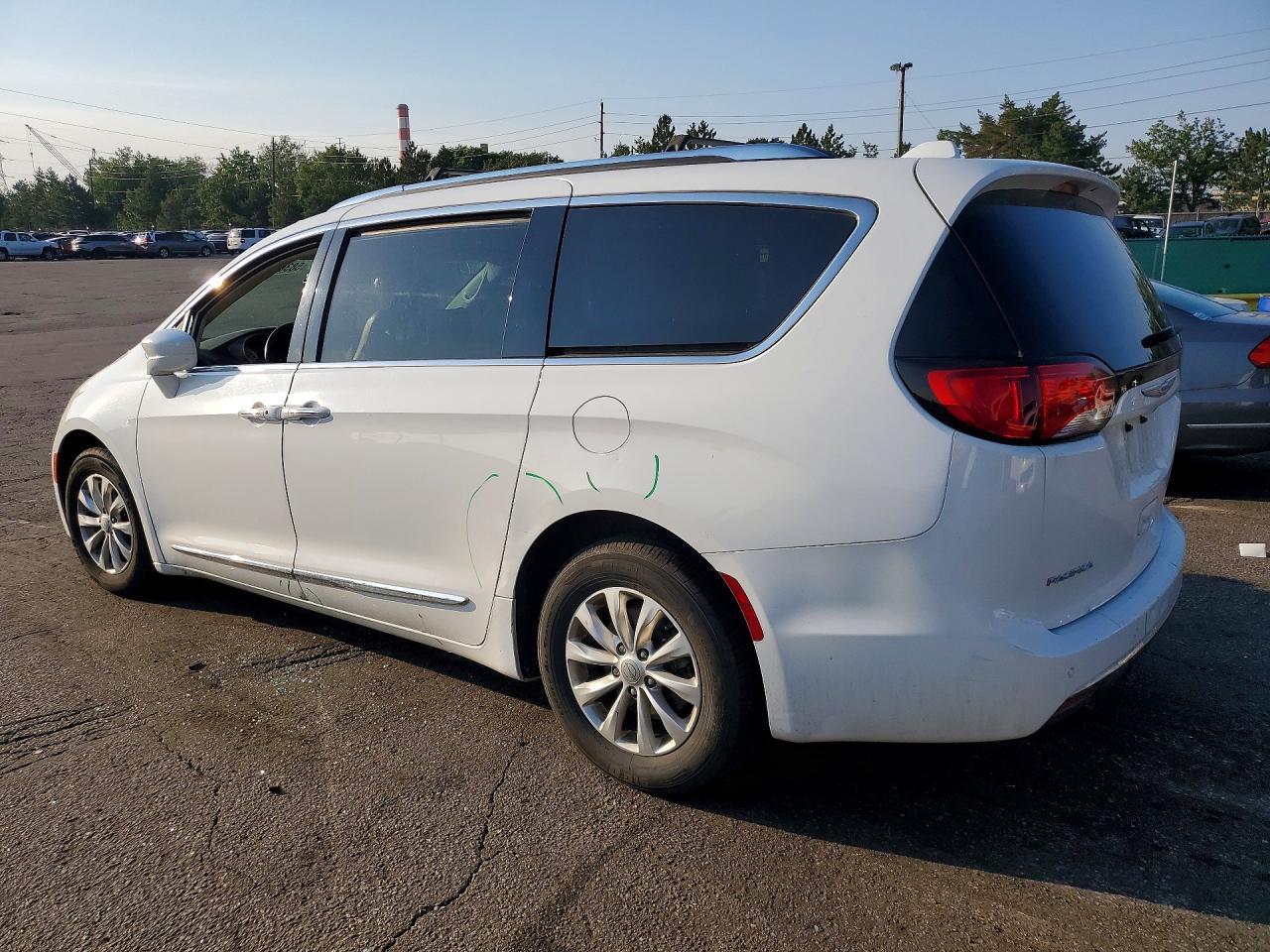 2019 Chrysler Pacifica Touring L - Фото 2