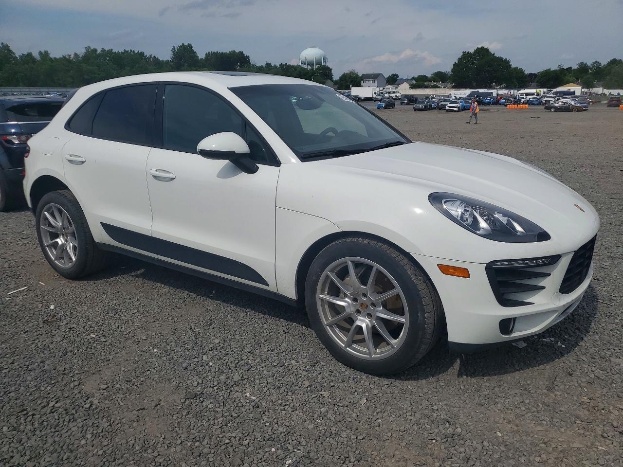 2015 Porsche Macan S - Image 4