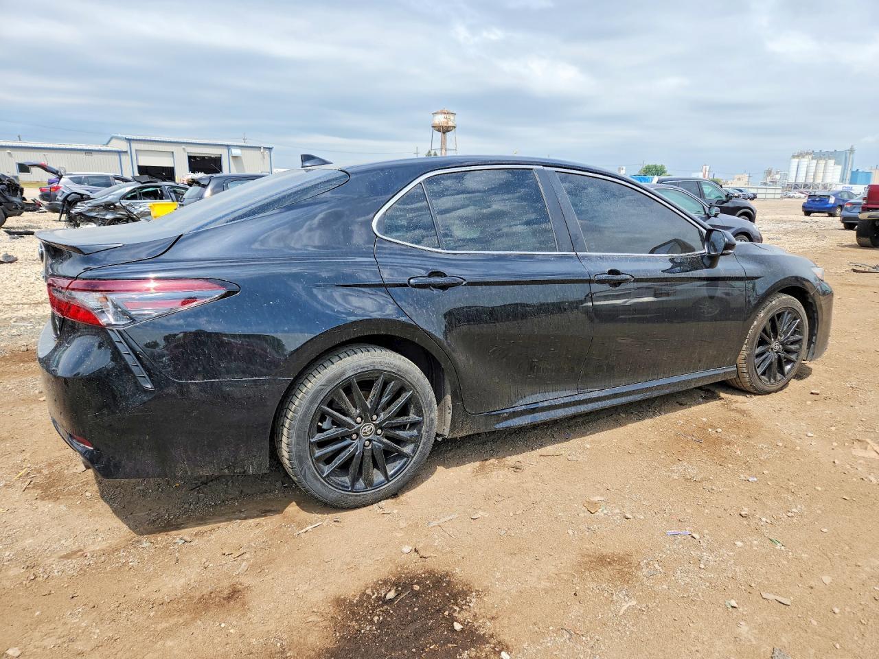 2022 Toyota Camry Se - Image 3