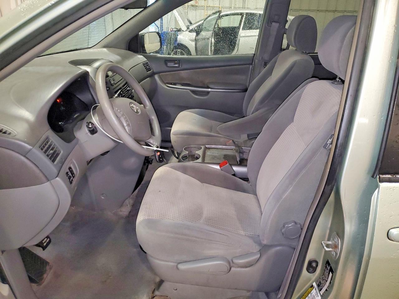 2006 Toyota Sienna Le 7 Passenger - Фото 7
