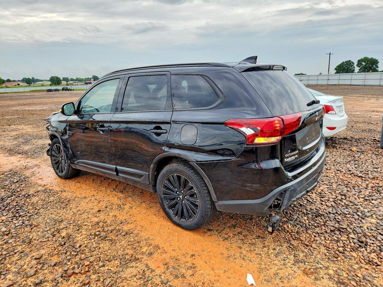 2020 Mitsubishi Outlander Se - Image 2