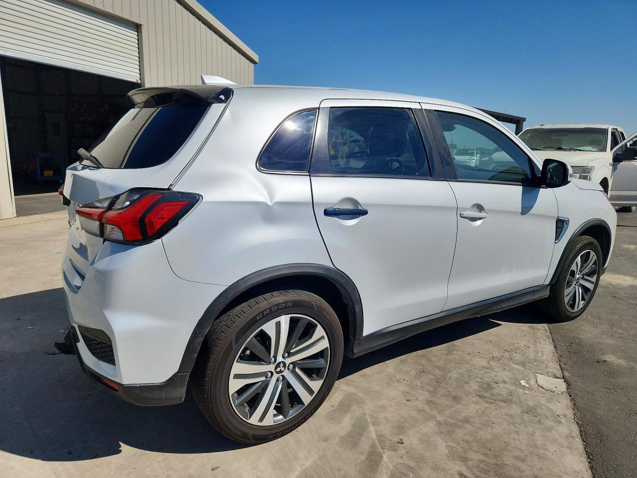2022 Mitsubishi Outlander Sport Se - Фото 3