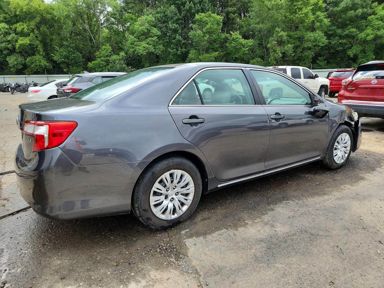 2013 Toyota Camry Le - Фото 3