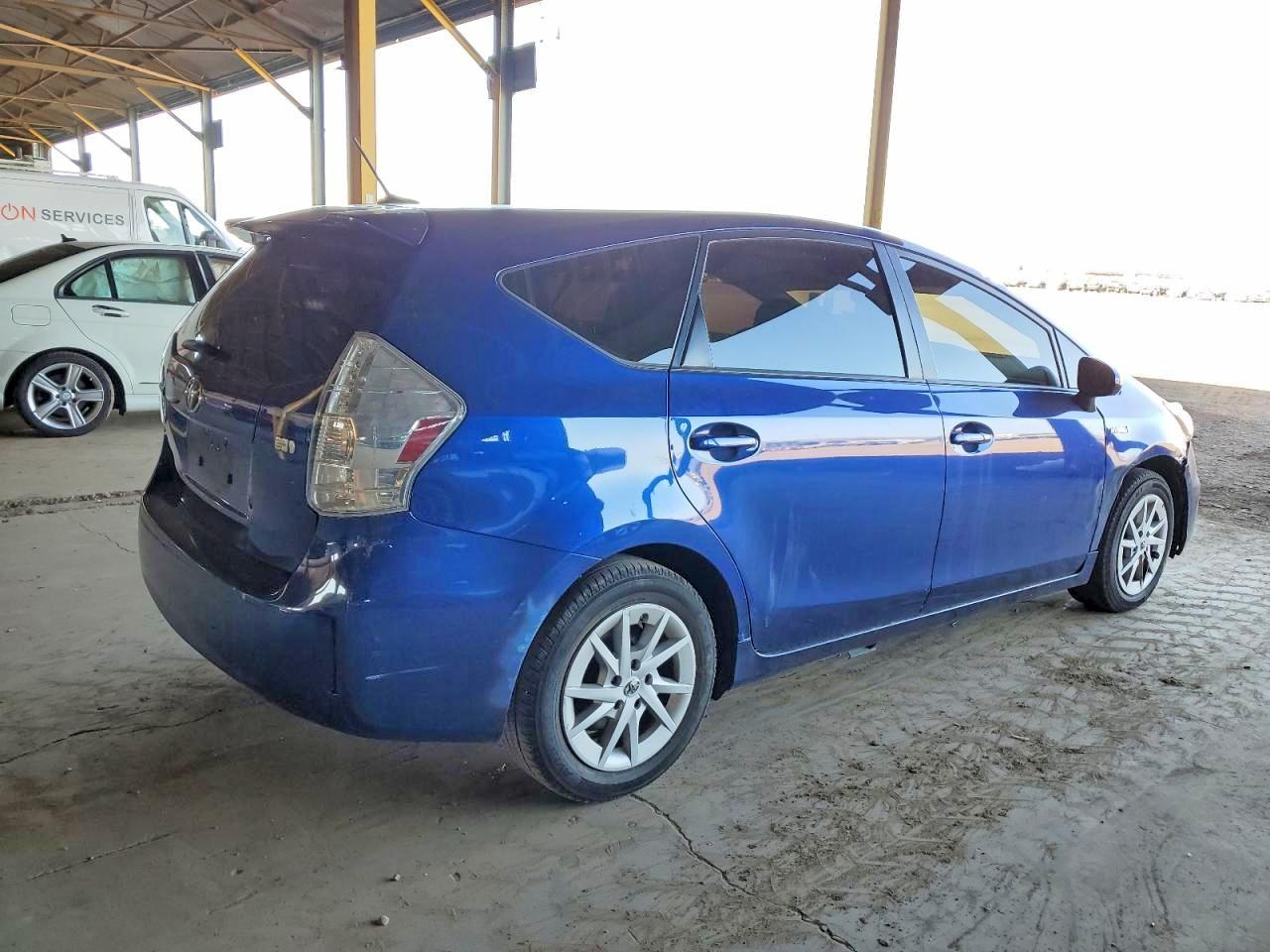 2013 Toyota Prius V Three - Фото 3