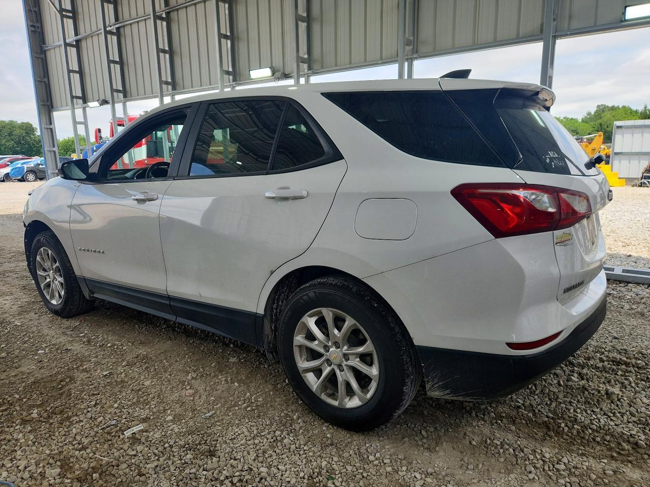 2020 Chevrolet Equinox Ls - Фото 2