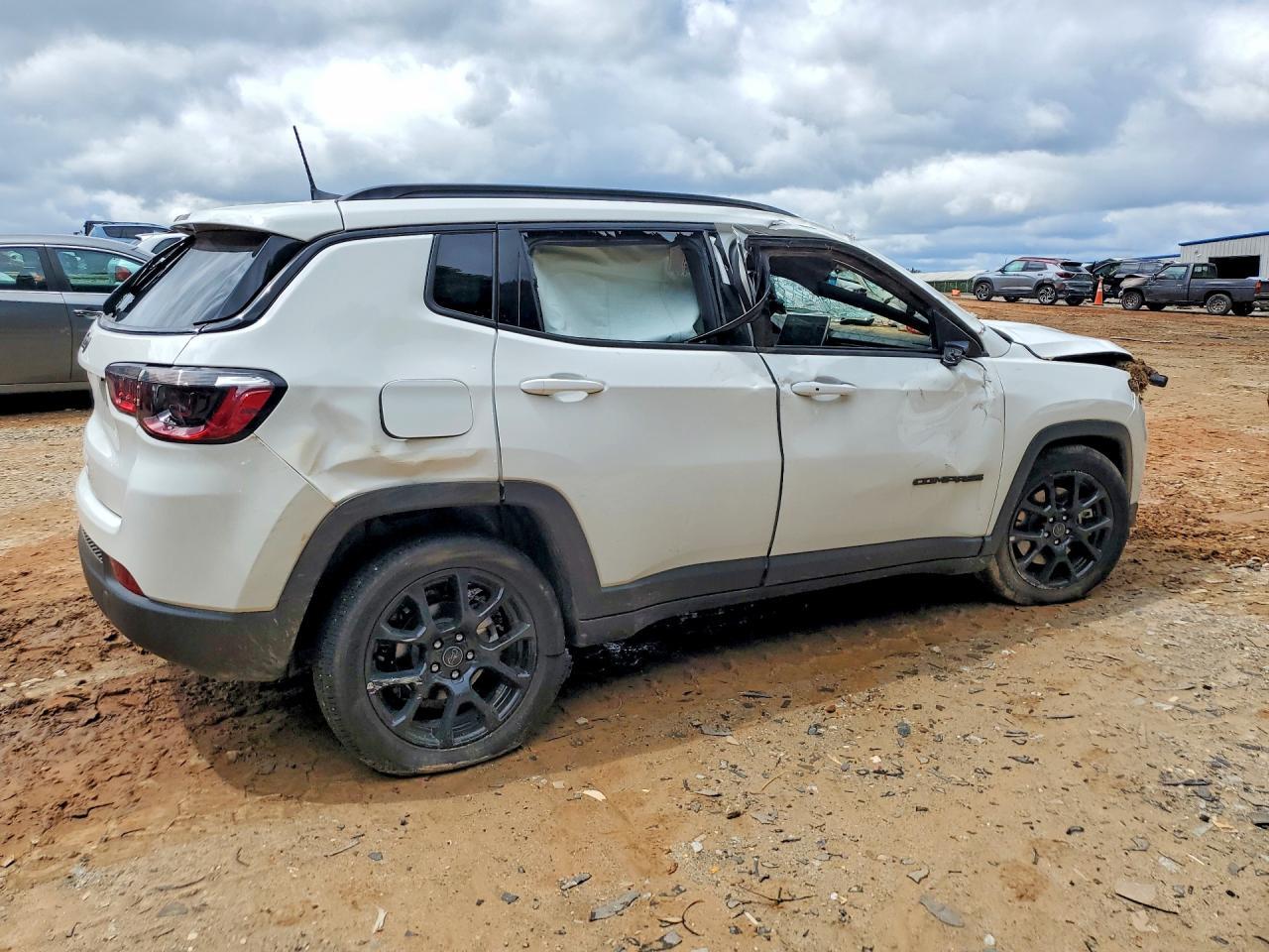 2026 Jeep Compass Latitude - Image 3