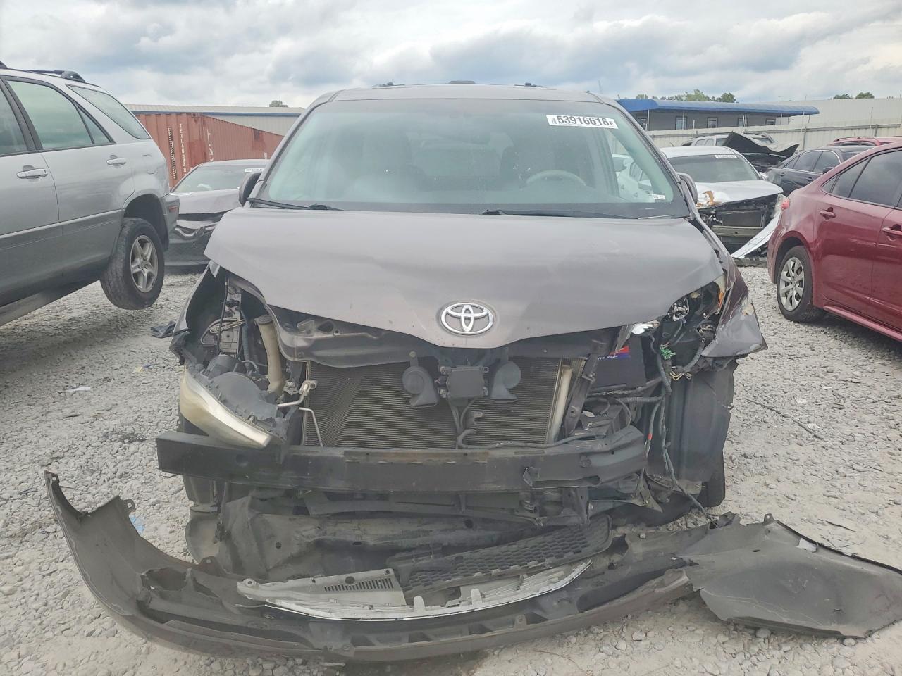 2013 Toyota Sienna - Фото 5