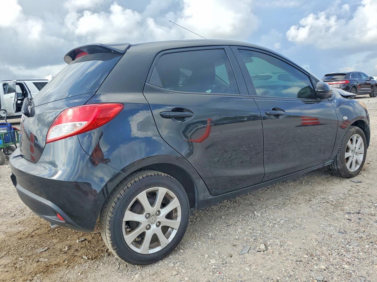 2011 Mazda Mazda2 - Image 3