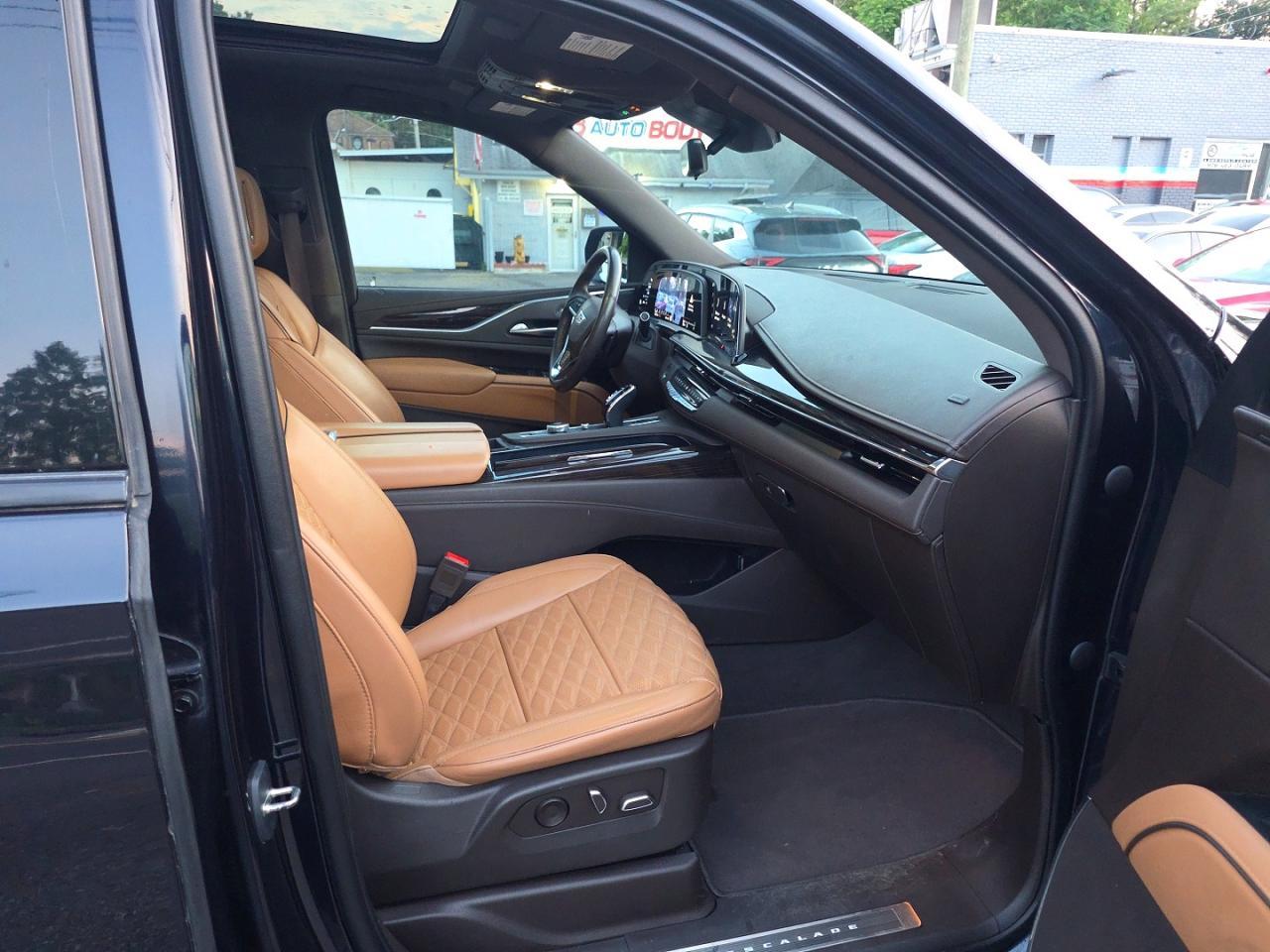 2023 Cadillac Escalade Sport - Image 5