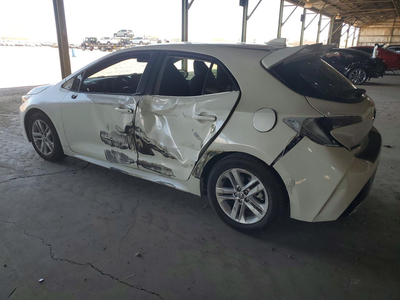 2019 Toyota Corolla Hatchback Se - Image 2