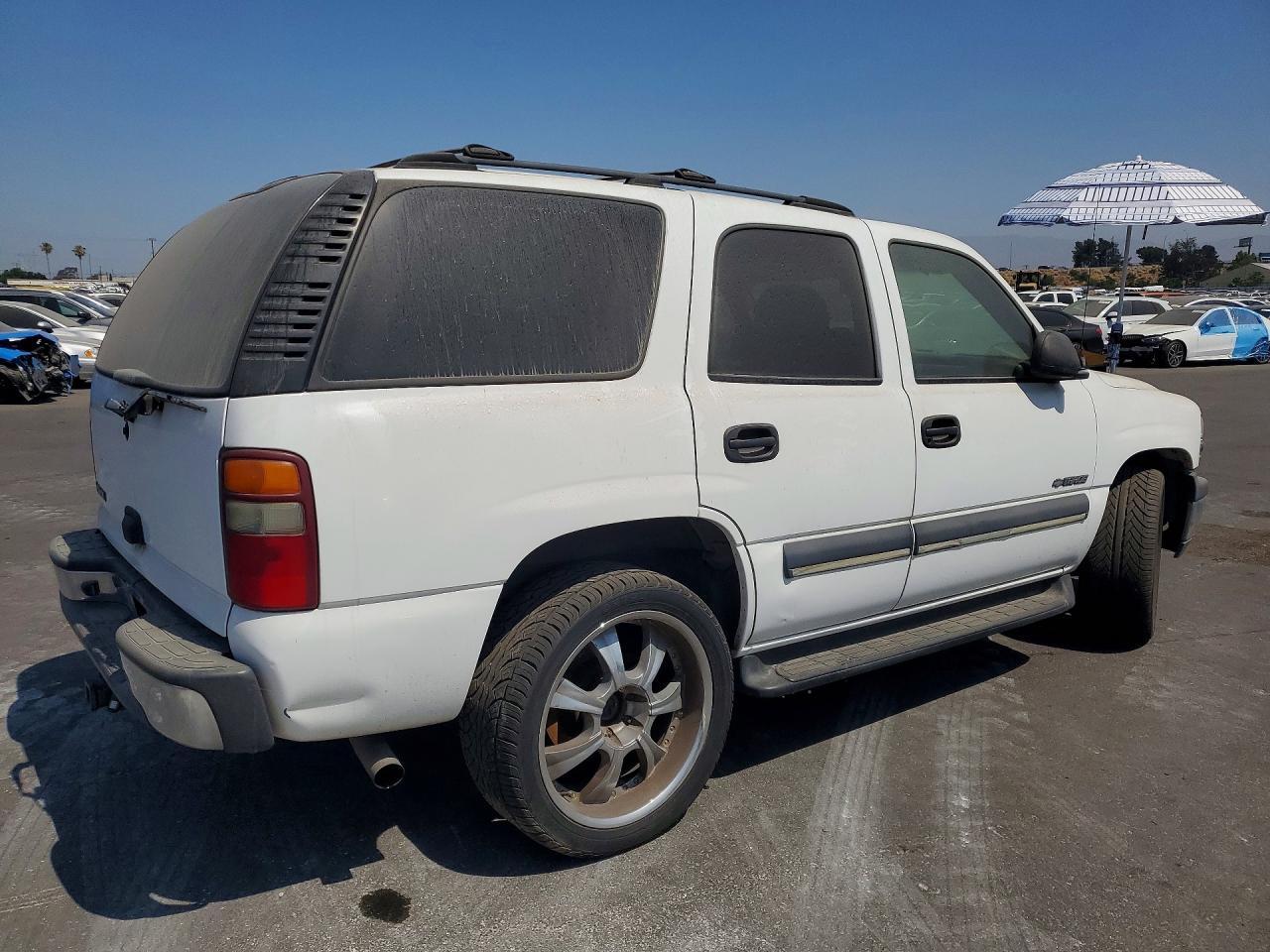2002 Chevrolet Tahoe C1500 - Фото 3