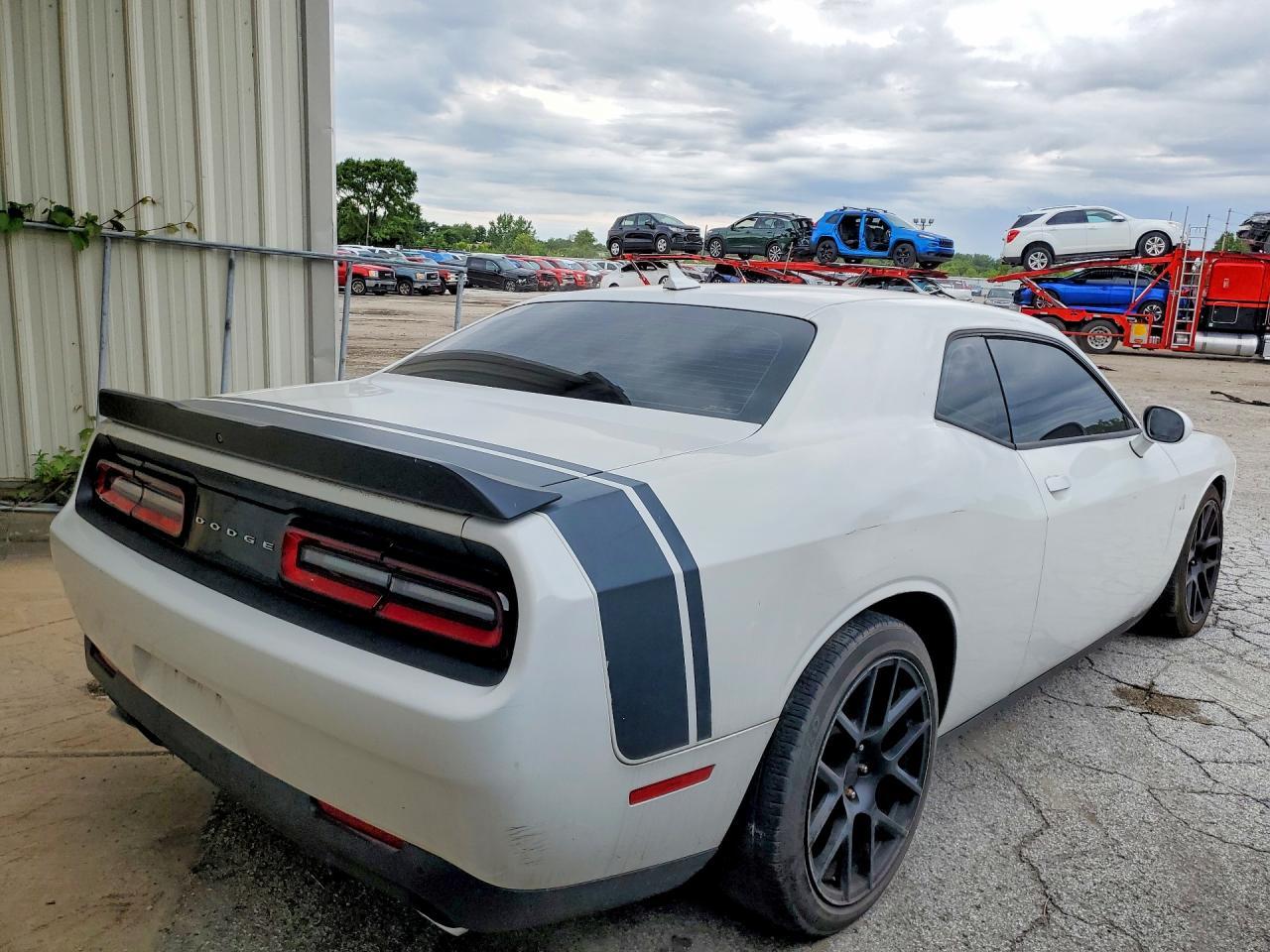 2016 Dodge Challenger R - Image 3