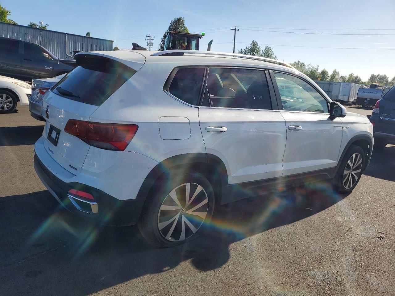 2022 Volkswagen Taos Se - Фото 3