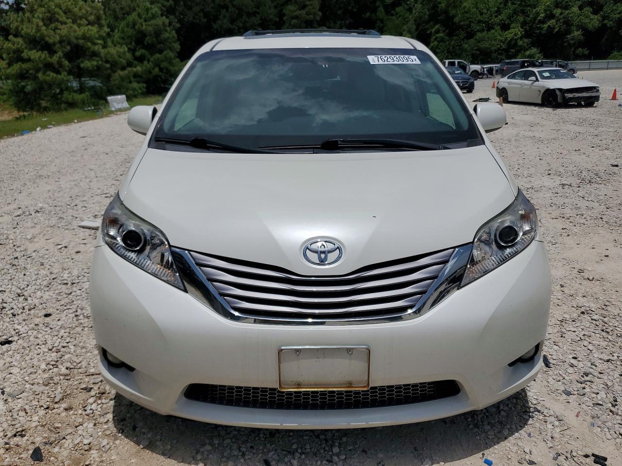 2016 Toyota Sienna Xle 8-Passenger - Image 5