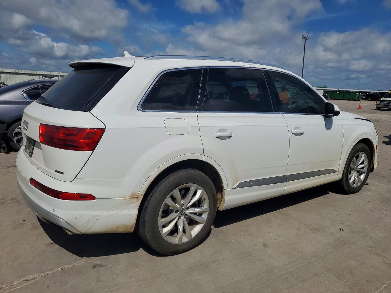 2019 Audi Q7 Premium Plus - Image 3