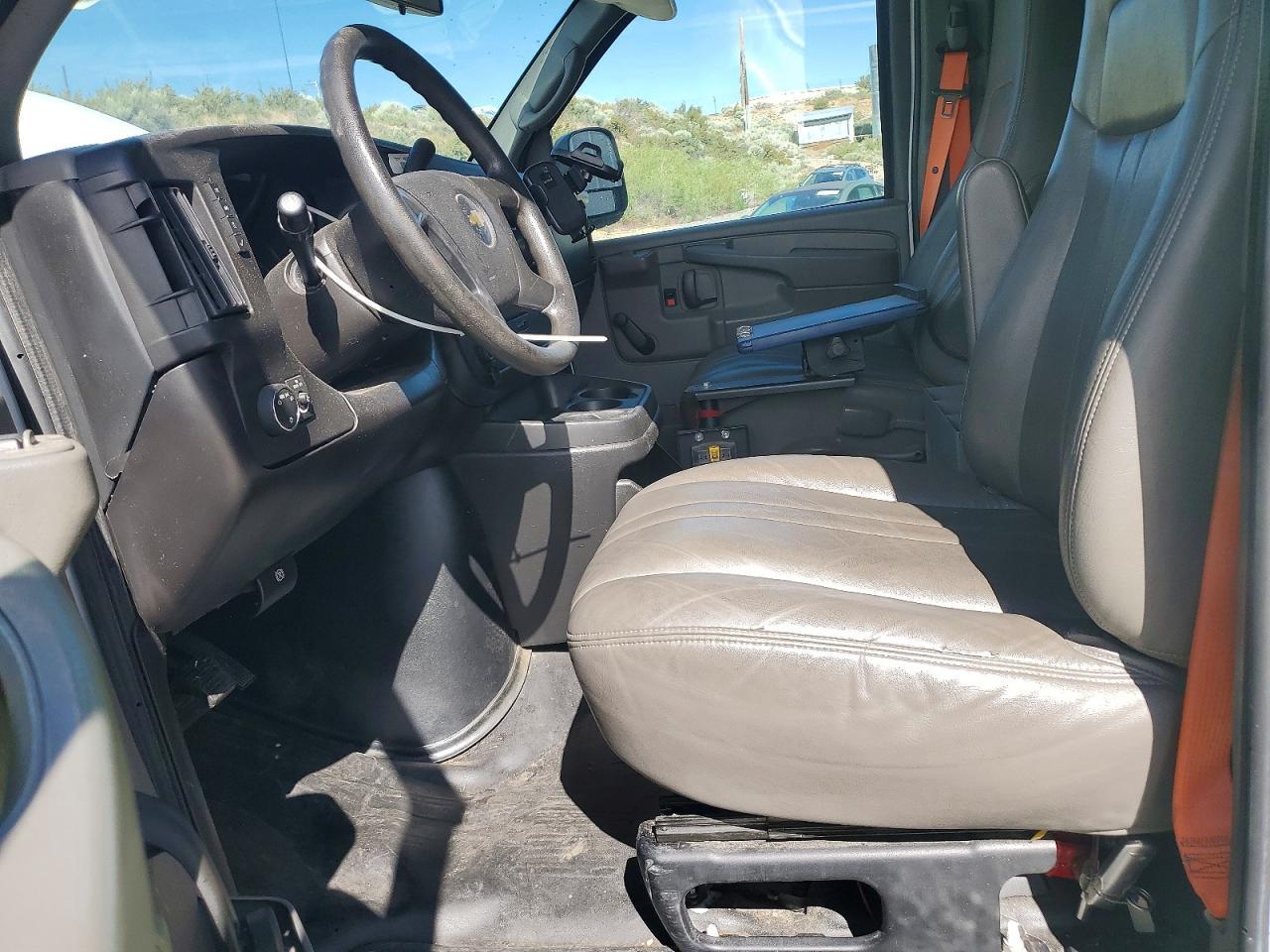 2014 Chevrolet Express G1500 - Image 7