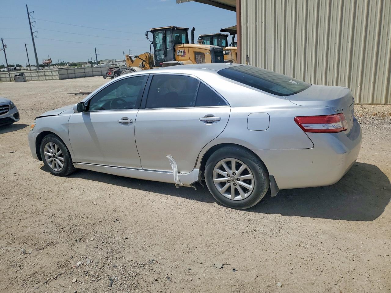 2011 Toyota Camry - Фото 2