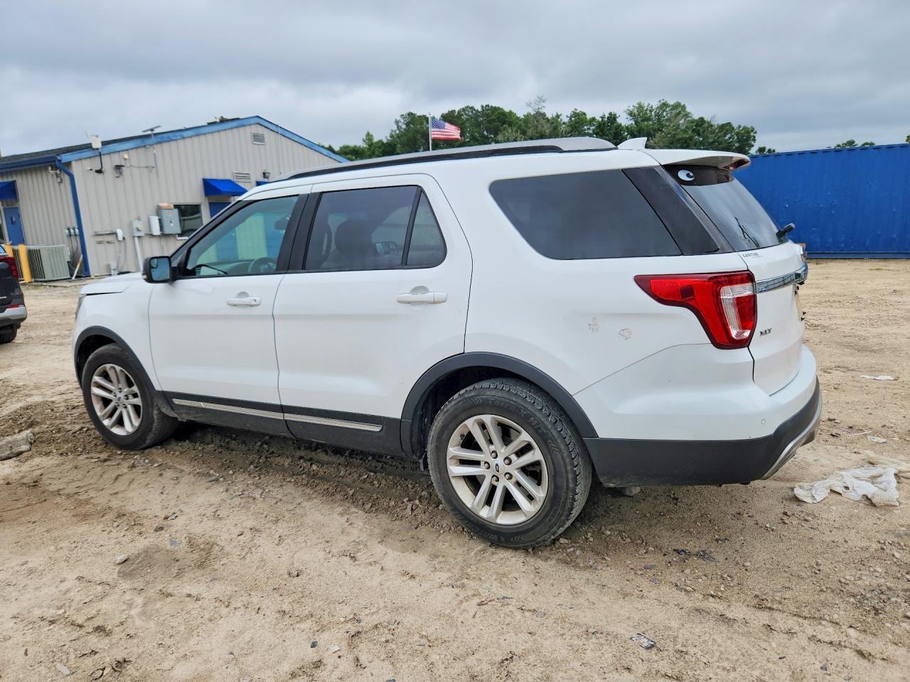 2017 Ford Explorer Xlt - Фото 2