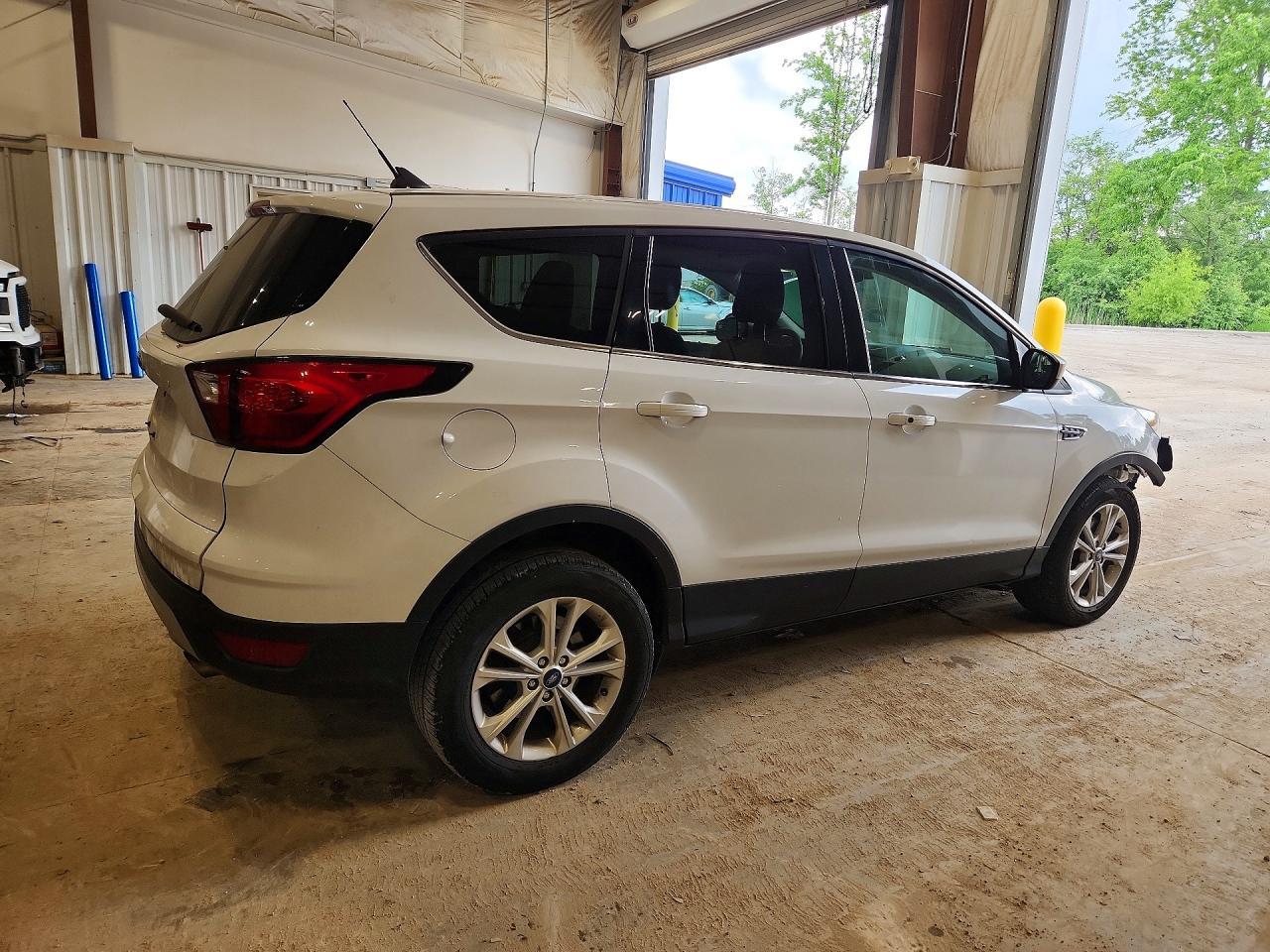 2019 Ford Escape Se - Фото 3