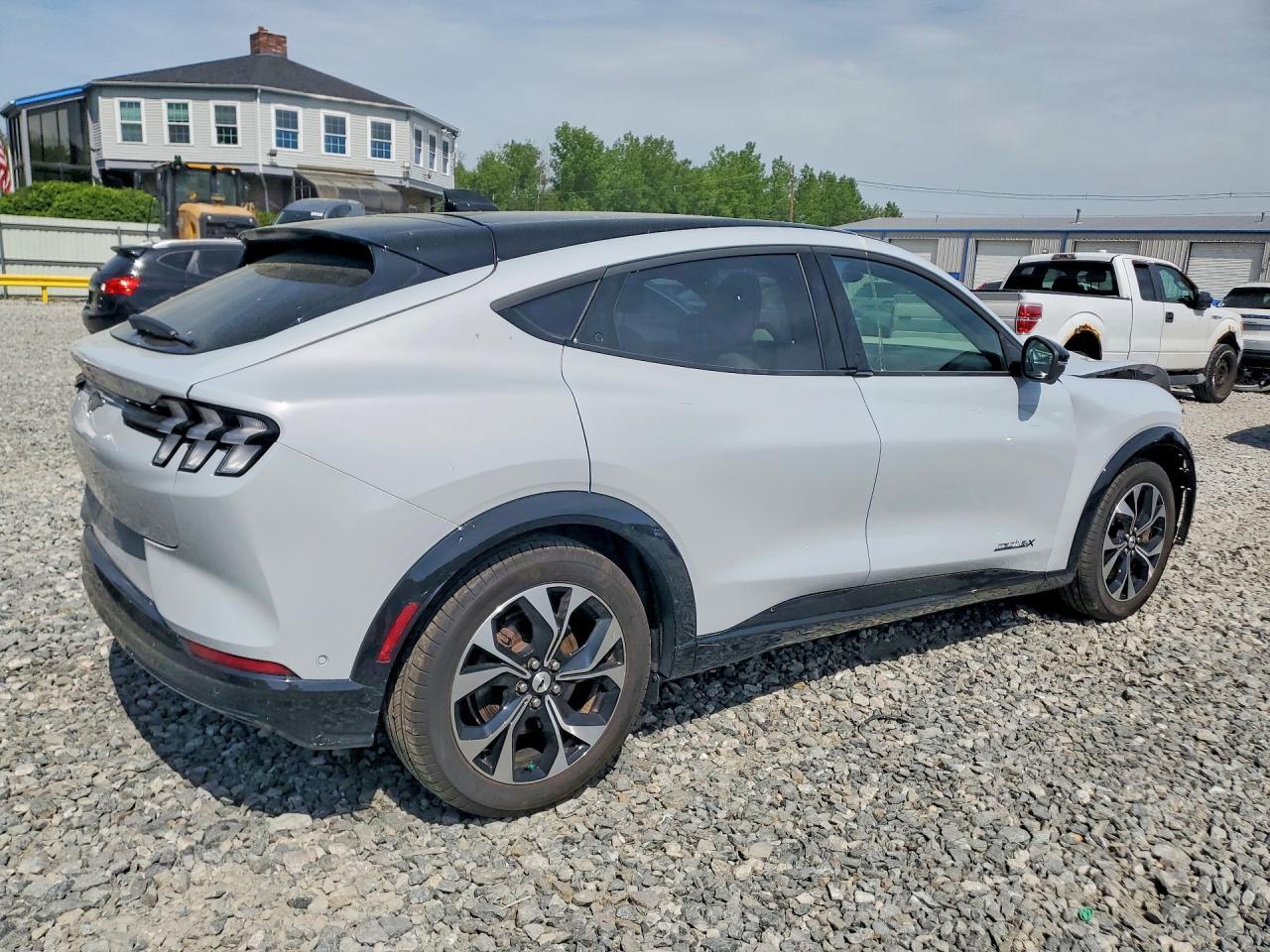 2023 Ford Mustang Mach-E Premium - Image 3
