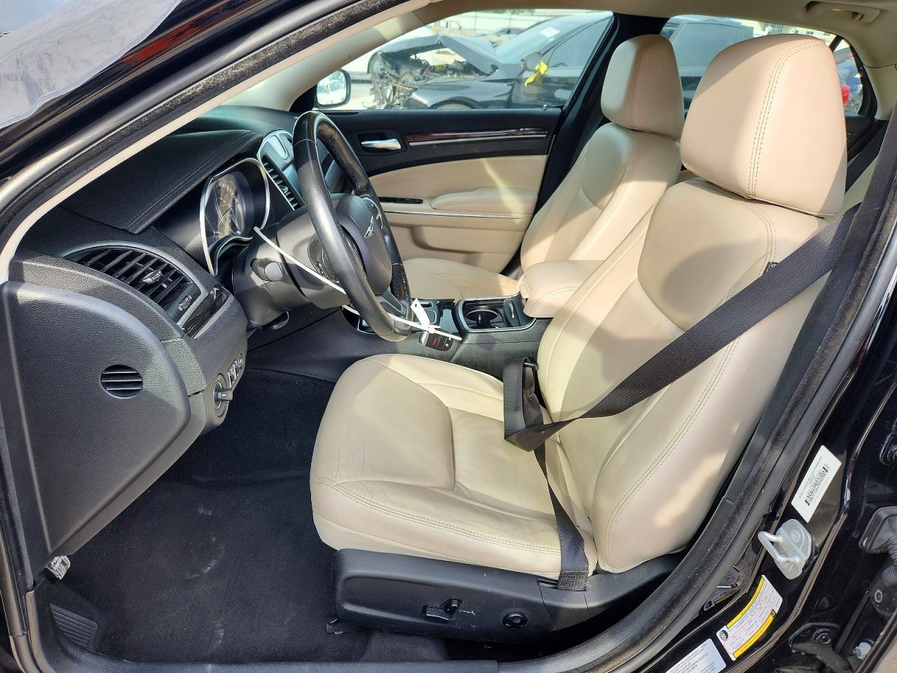 2016 Chrysler 300 Limited - Image 7