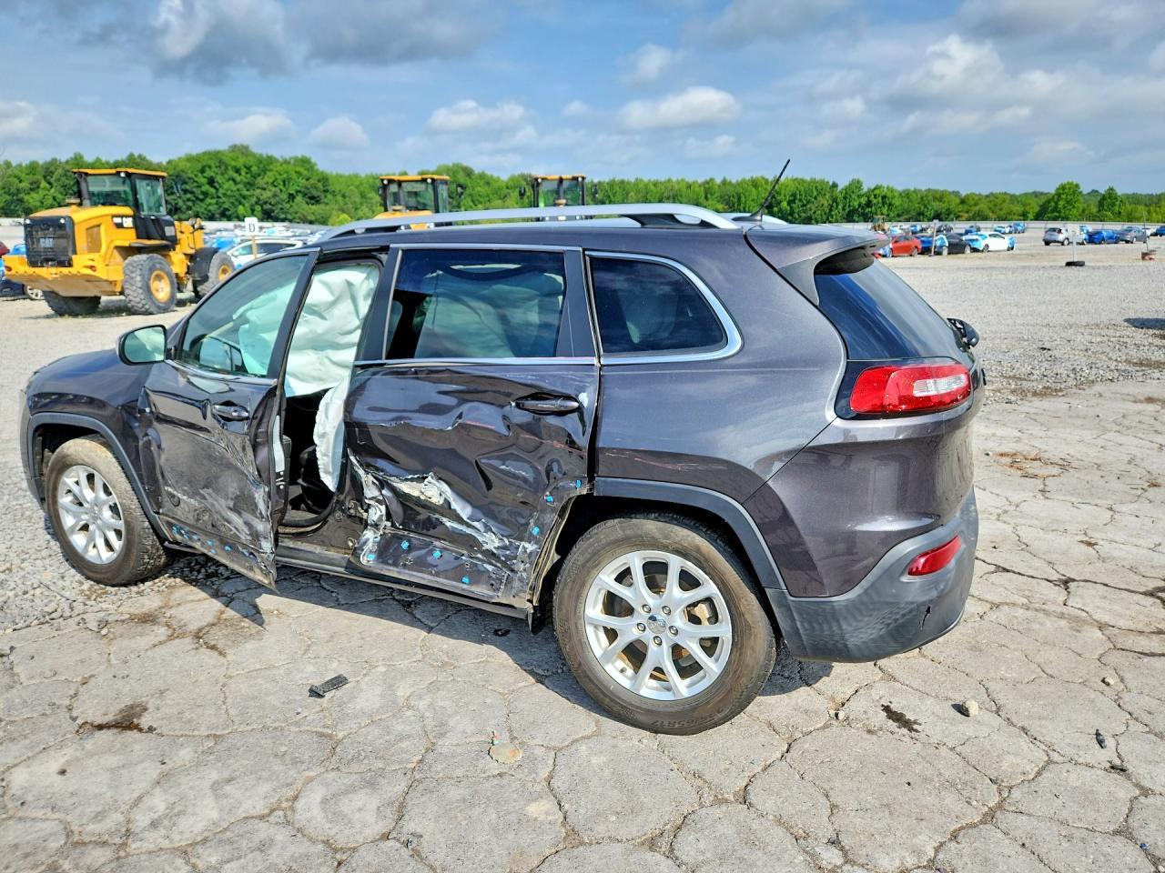 2015 Jeep Cherokee Latitude - Фото 2