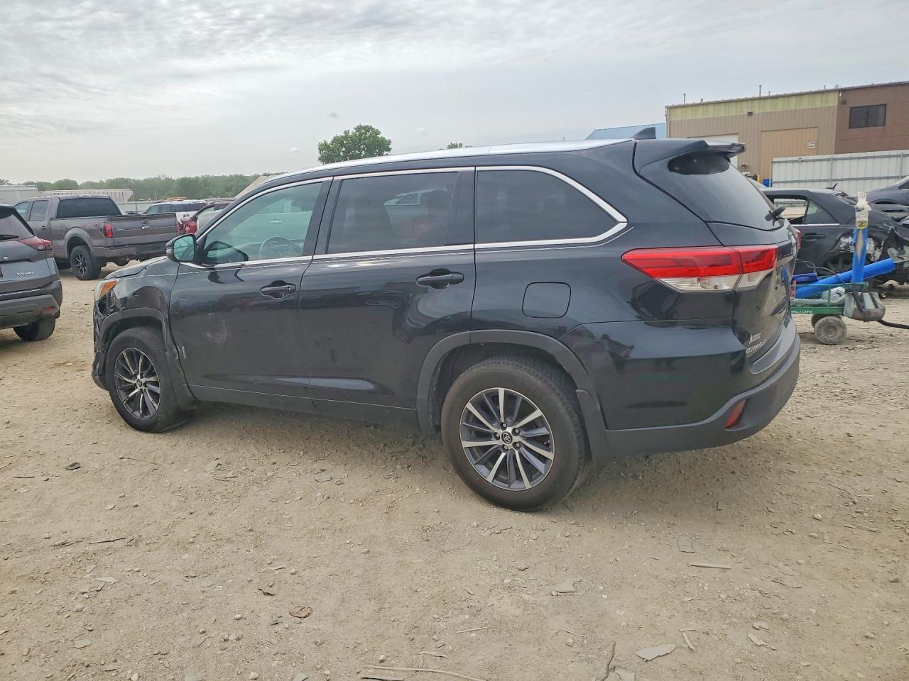 2018 Toyota Highlander Xle - Фото 2