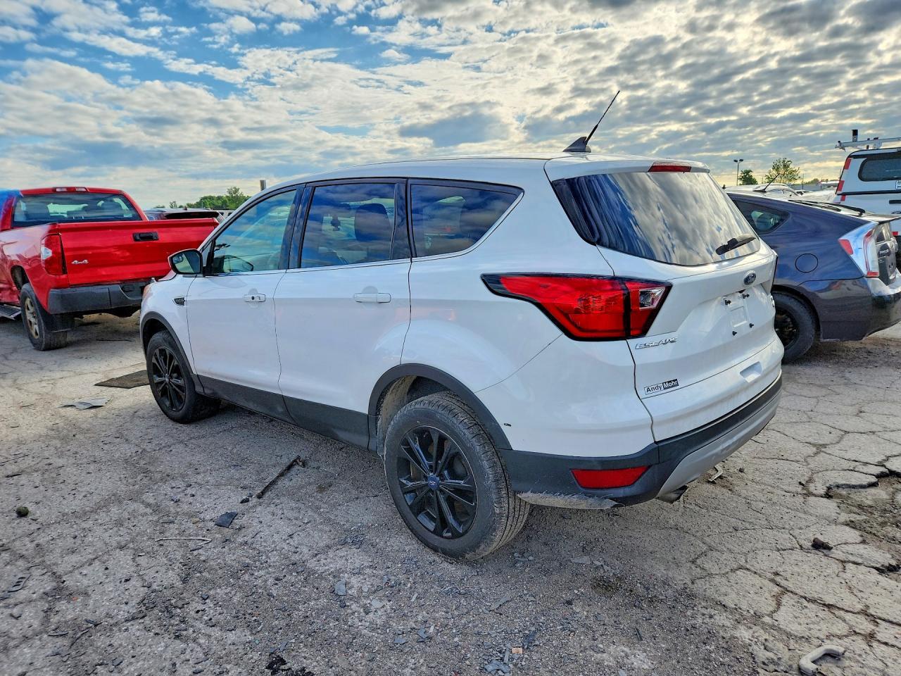 2019 Ford Escape Se - Фото 2