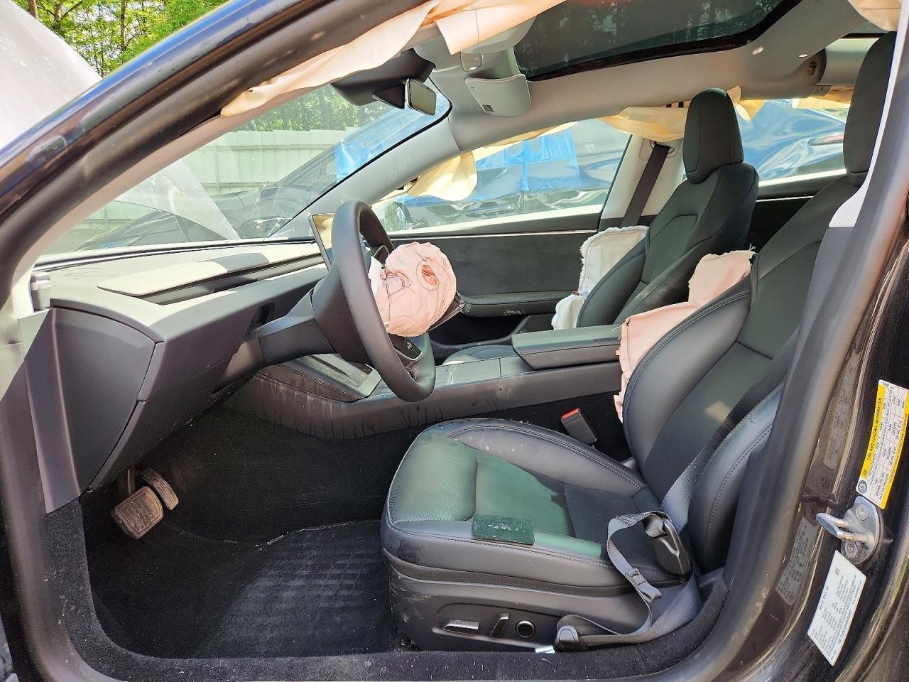 2025 Tesla Model 3 - Image 7