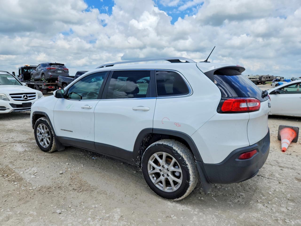 2017 Jeep Cherokee Latitude - Фото 2