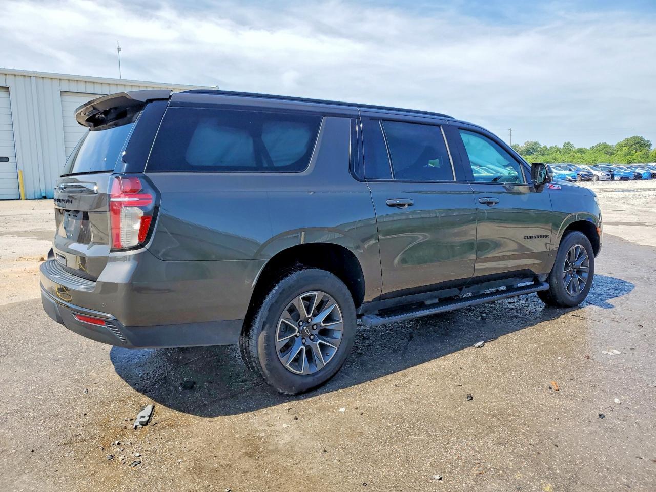 2021 Chevrolet Suburban K1500 Z71 - Image 3