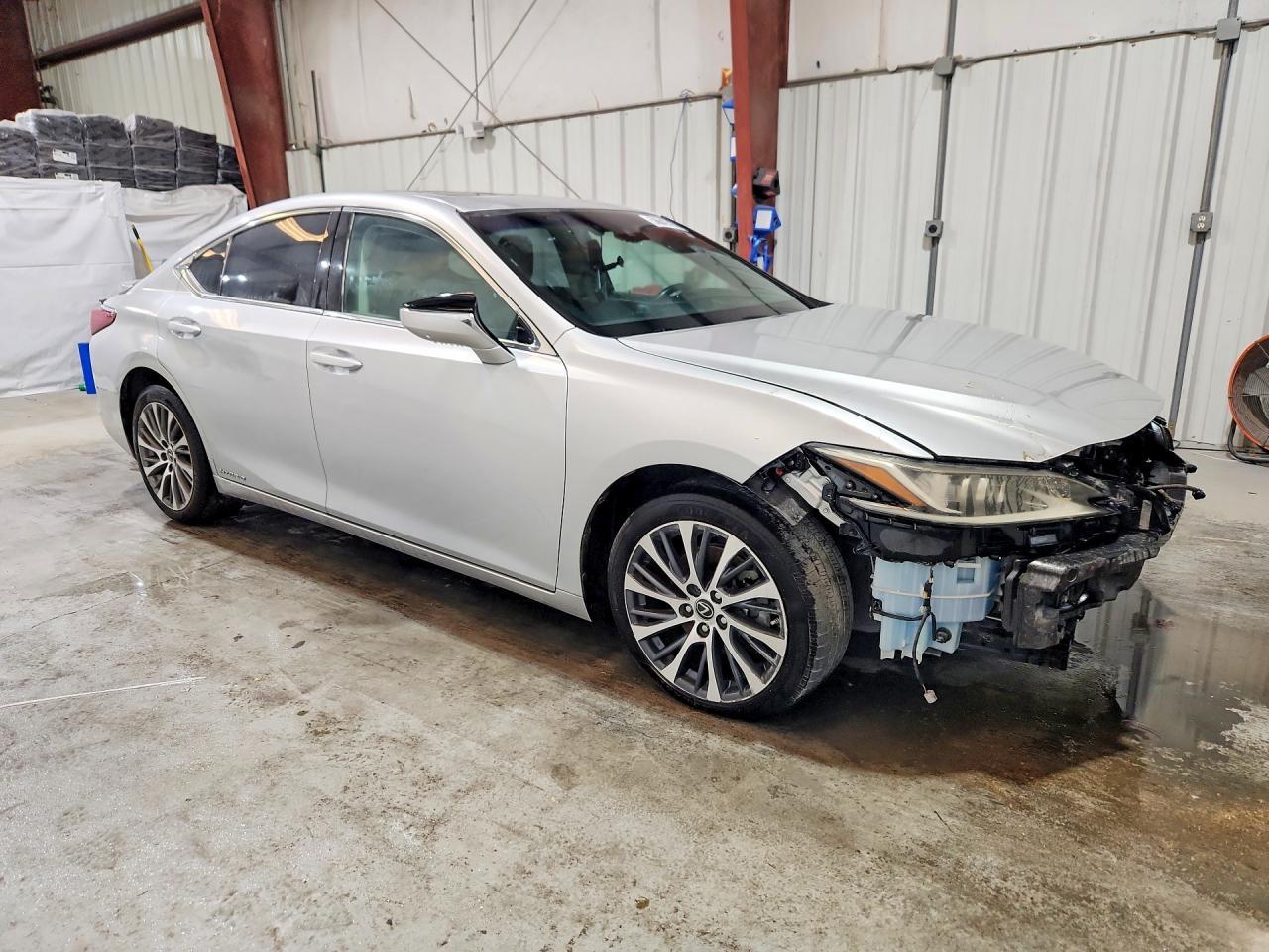 2019 Lexus Es 300H - Фото 4