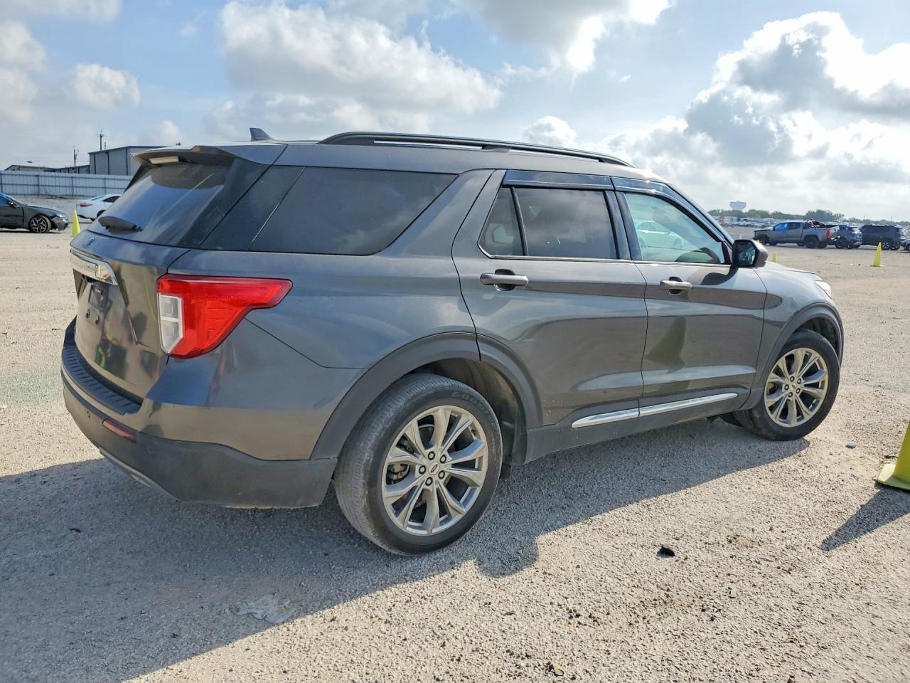 2020 Ford Explorer Xlt - Фото 3