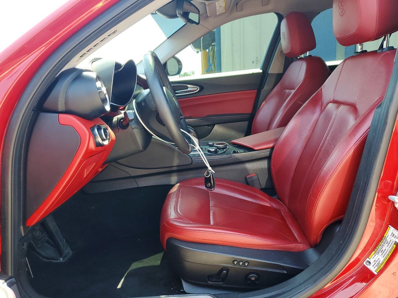 2019 Alfa Romeo Giulia - Image 7