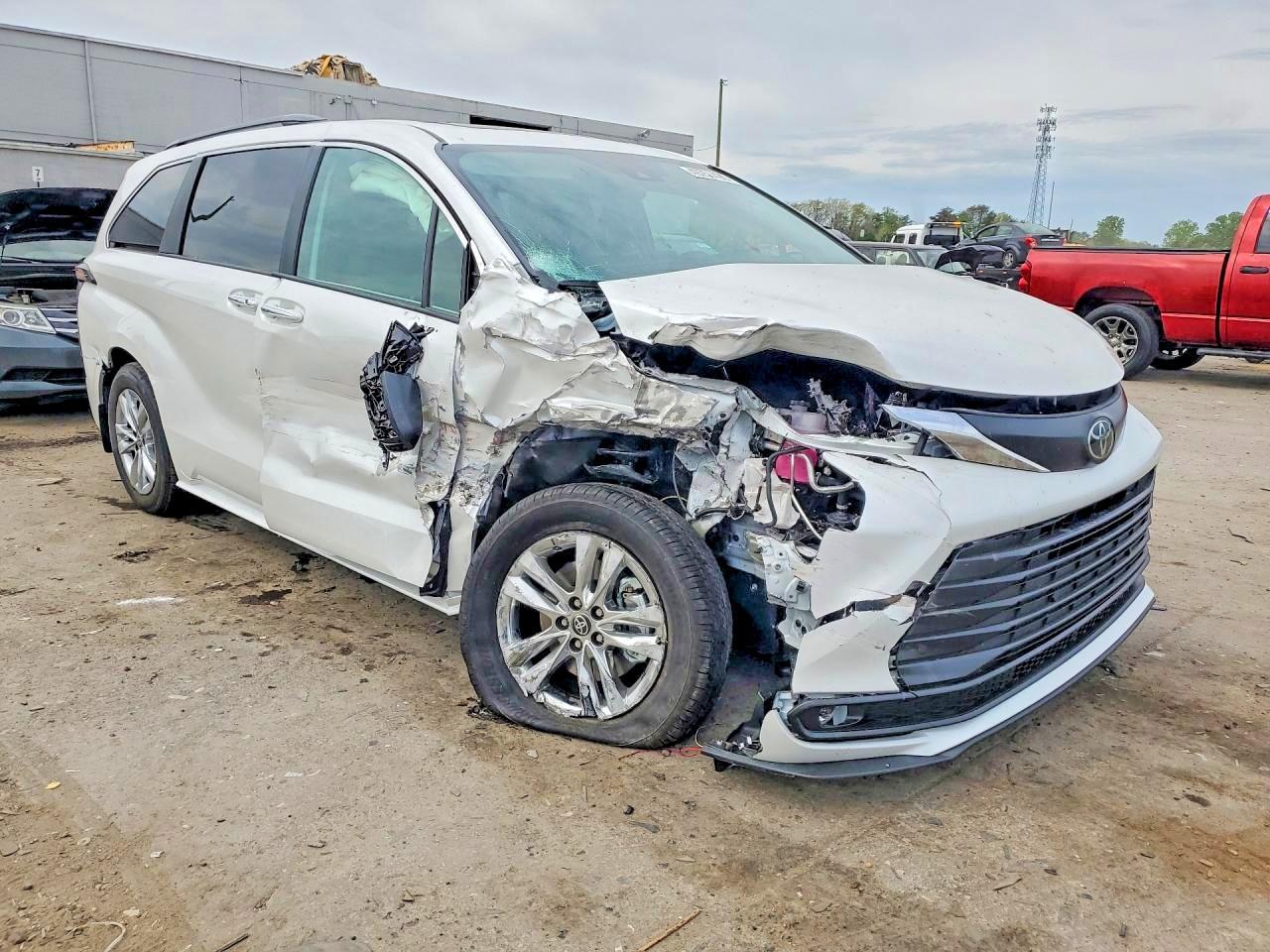2026 Toyota Sienna Xle 7 Passenger - Image 4