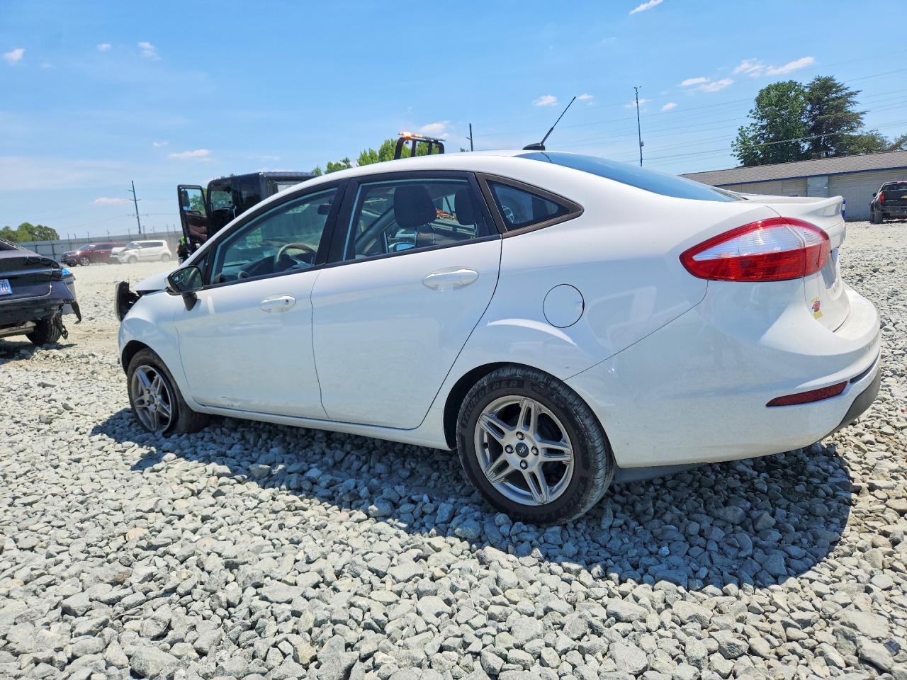 2019 Ford Fiesta S - Фото 2