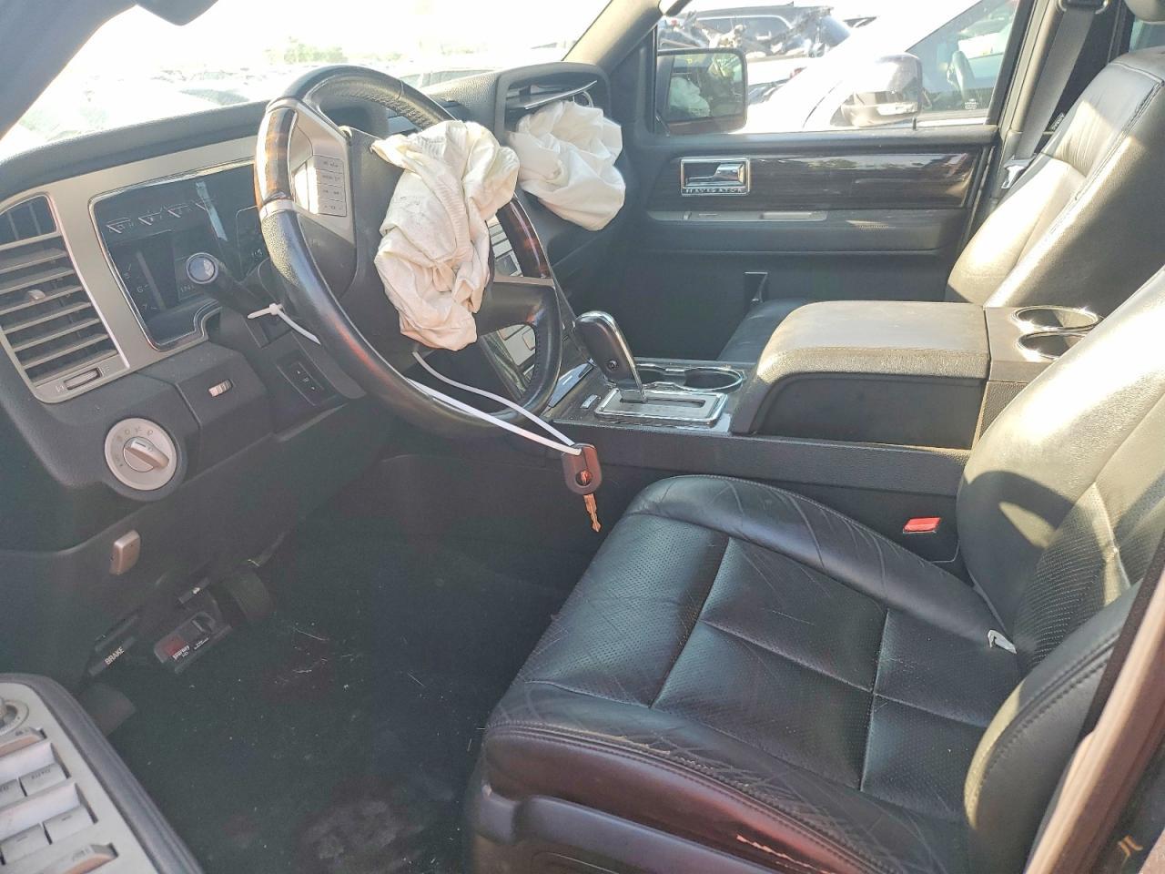 2009 Lincoln Navigator - Image 7