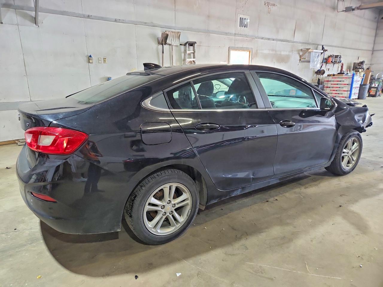 2018 Chevrolet Cruze Lt - Image 3