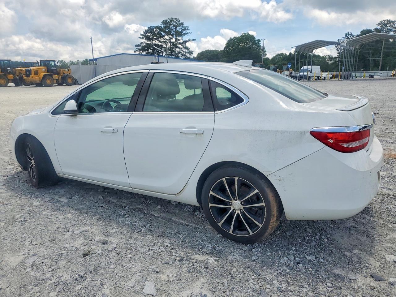 2017 Buick Verano Sport Touring - Фото 2
