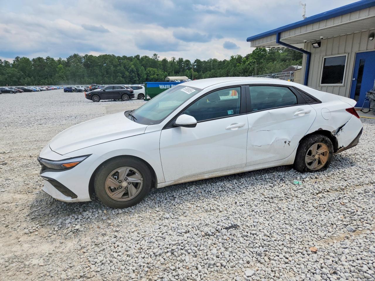 2025 Hyundai Elantra Se