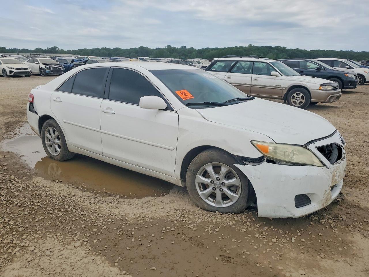 2011 Toyota Camry Le - Фото 4