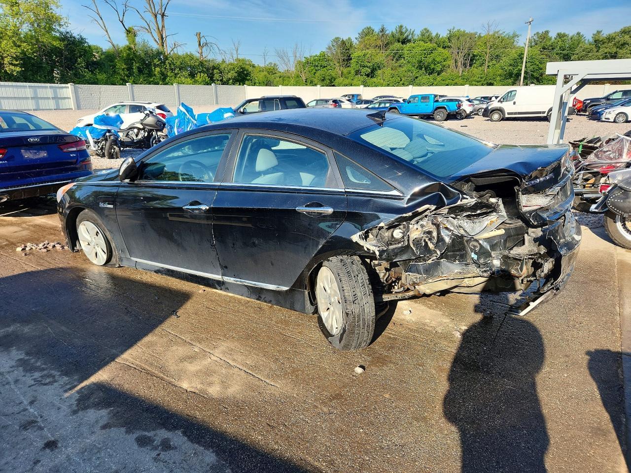 2015 Hyundai Sonata Hybrid Base - Image 2