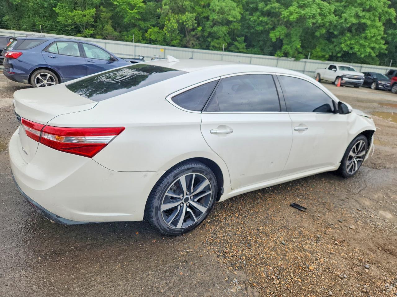 2015 Toyota Avalon Limited - Image 3