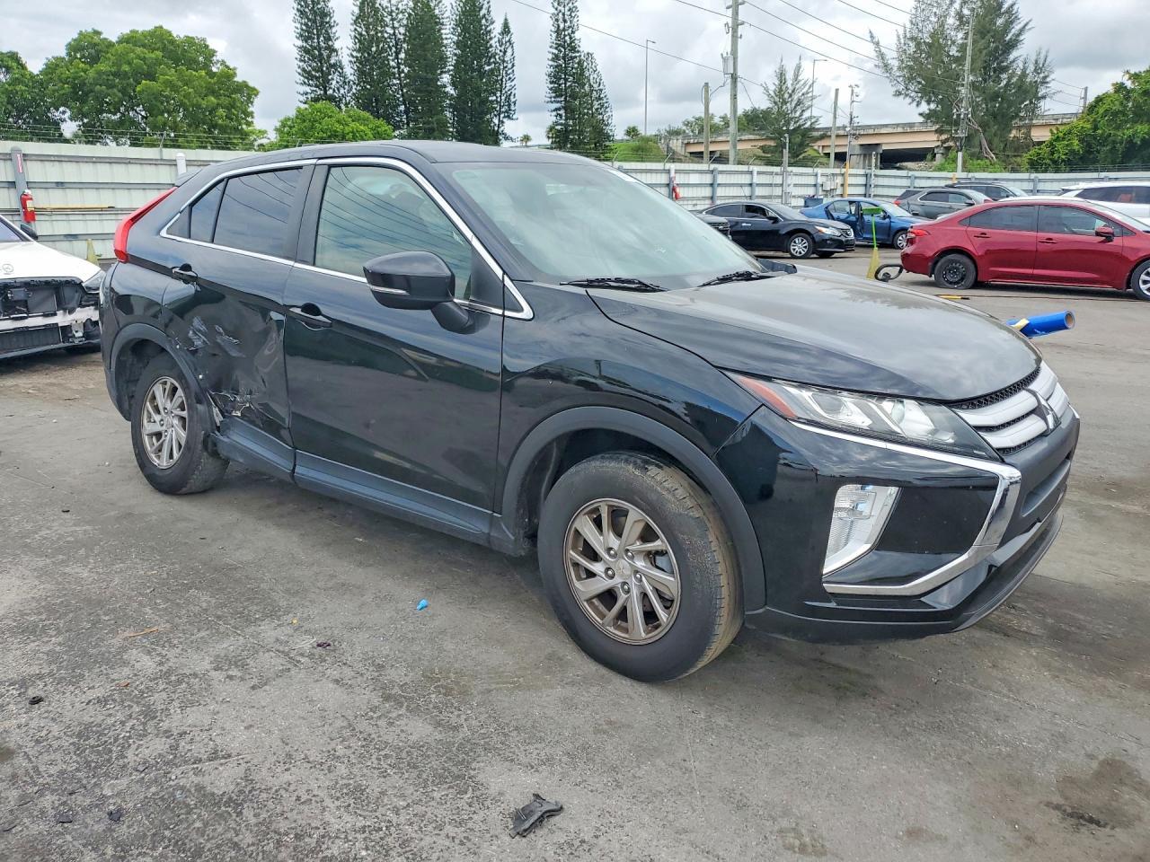 2019 Mitsubishi Eclipse Cross Es - Image 4