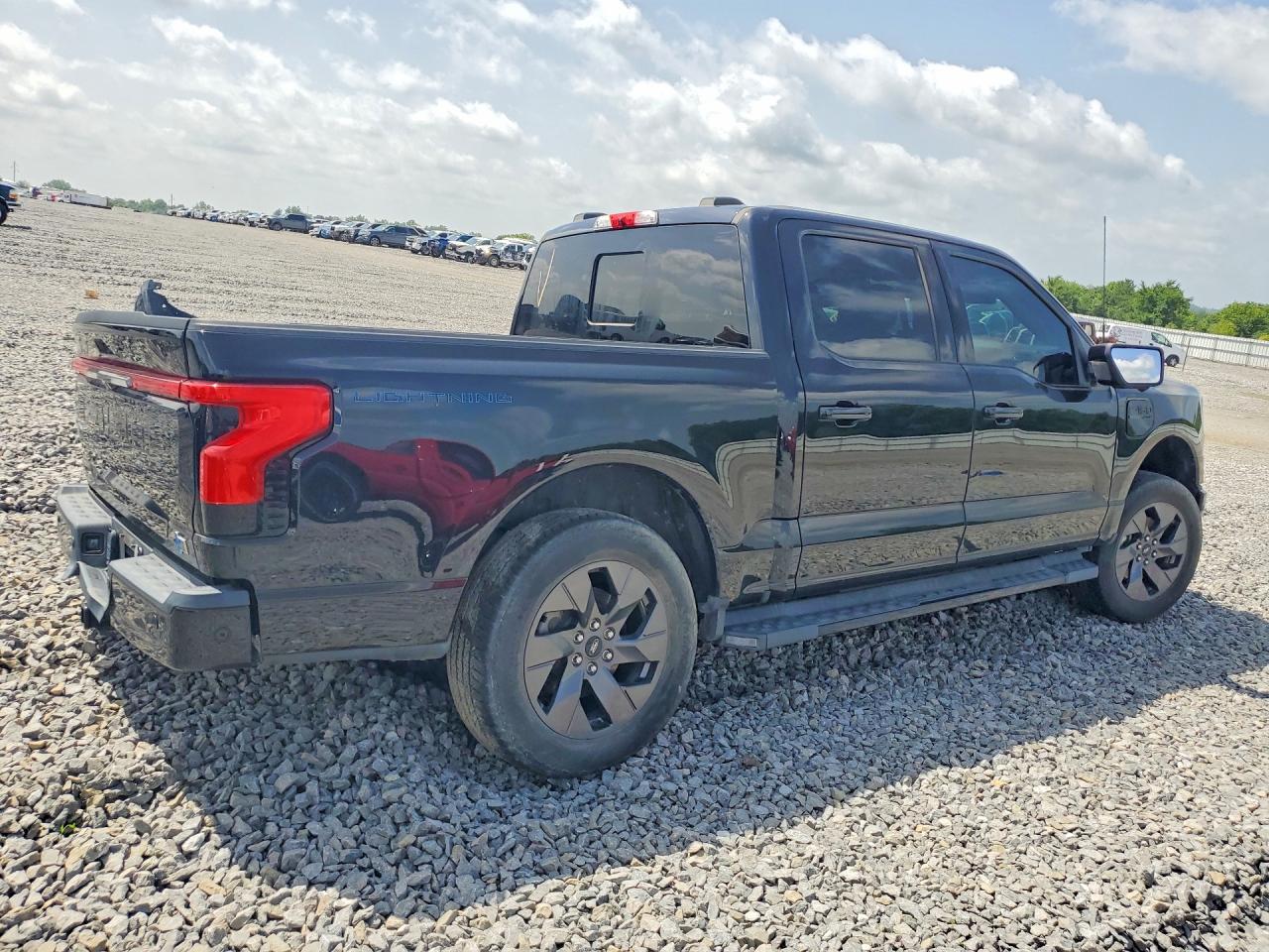 2023 Ford F150 Lightning Pro - Фото 3