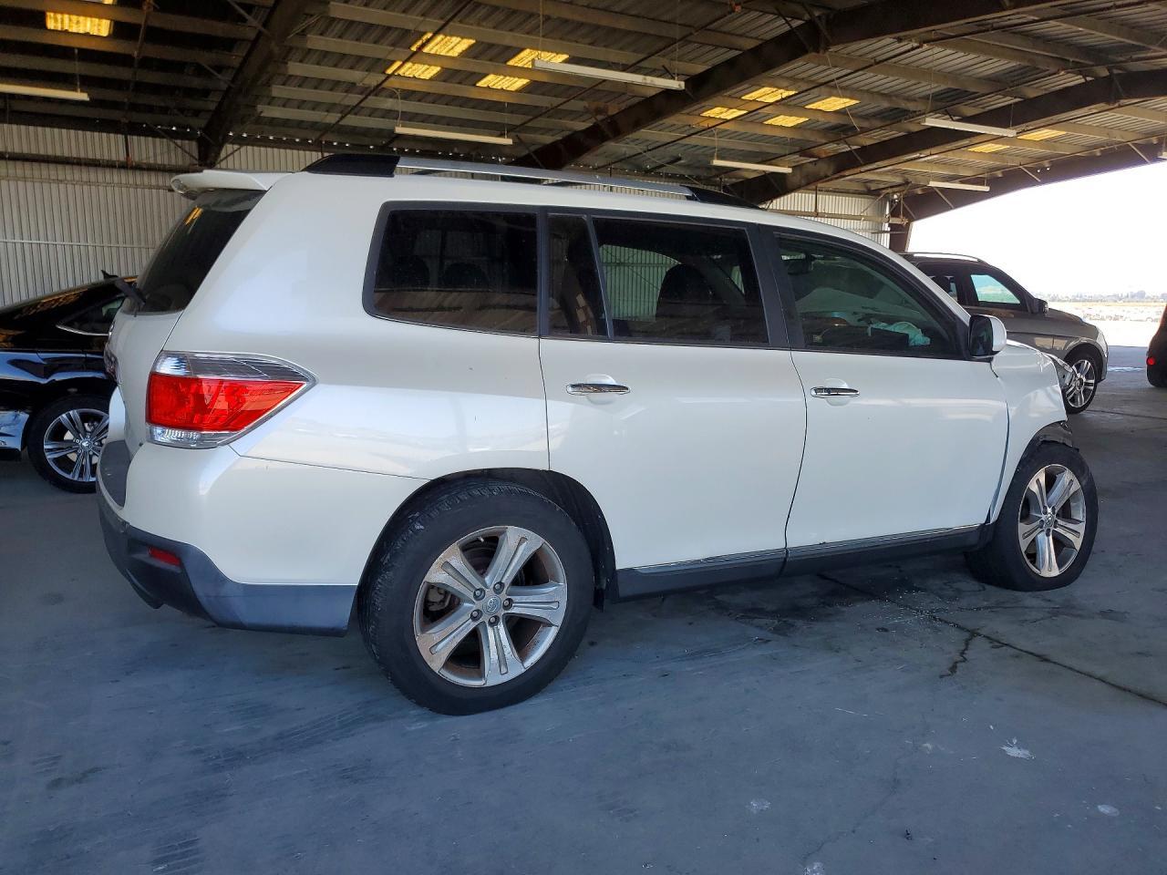 2012 Toyota Highlander Limited - Image 3